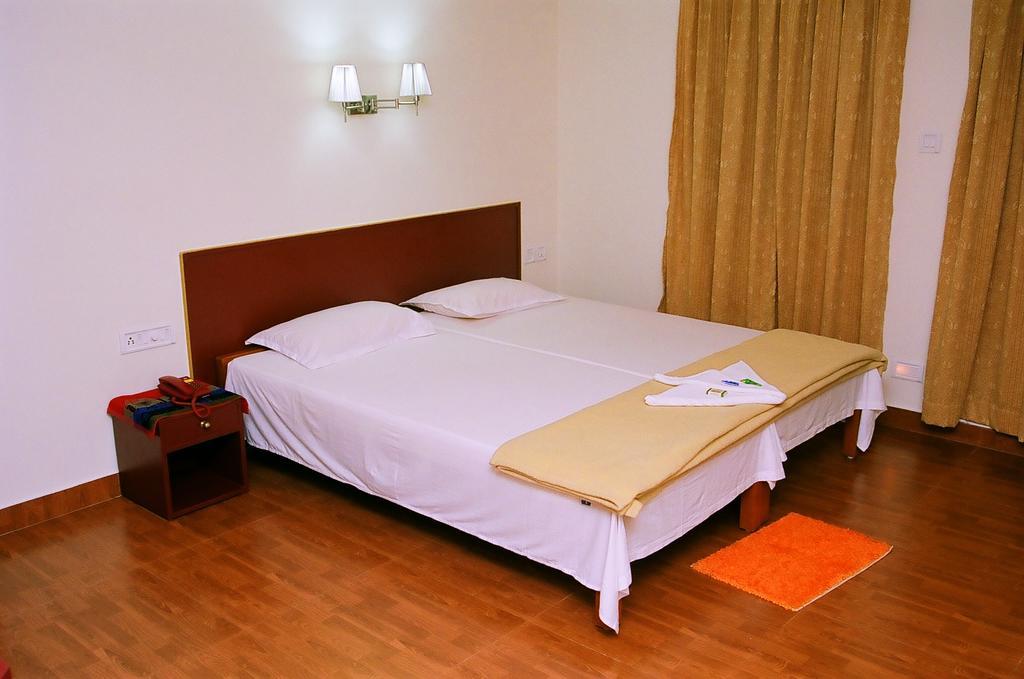 Hotel Srinivas Kochi Exterior photo