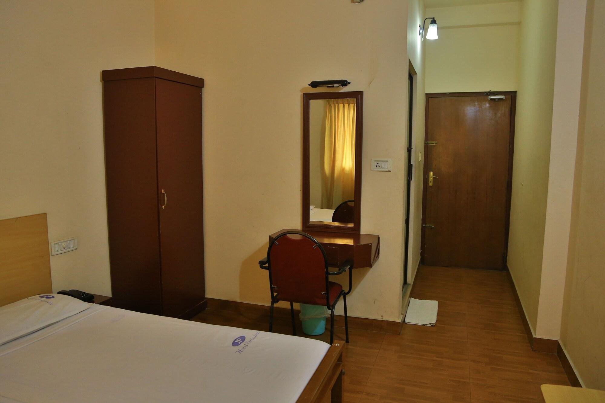 Hotel Srinivas Kochi Exterior photo