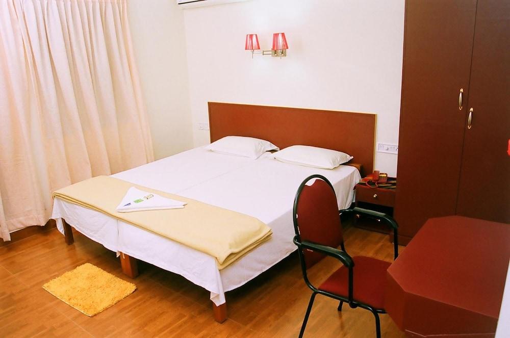 Hotel Srinivas Kochi Exterior photo