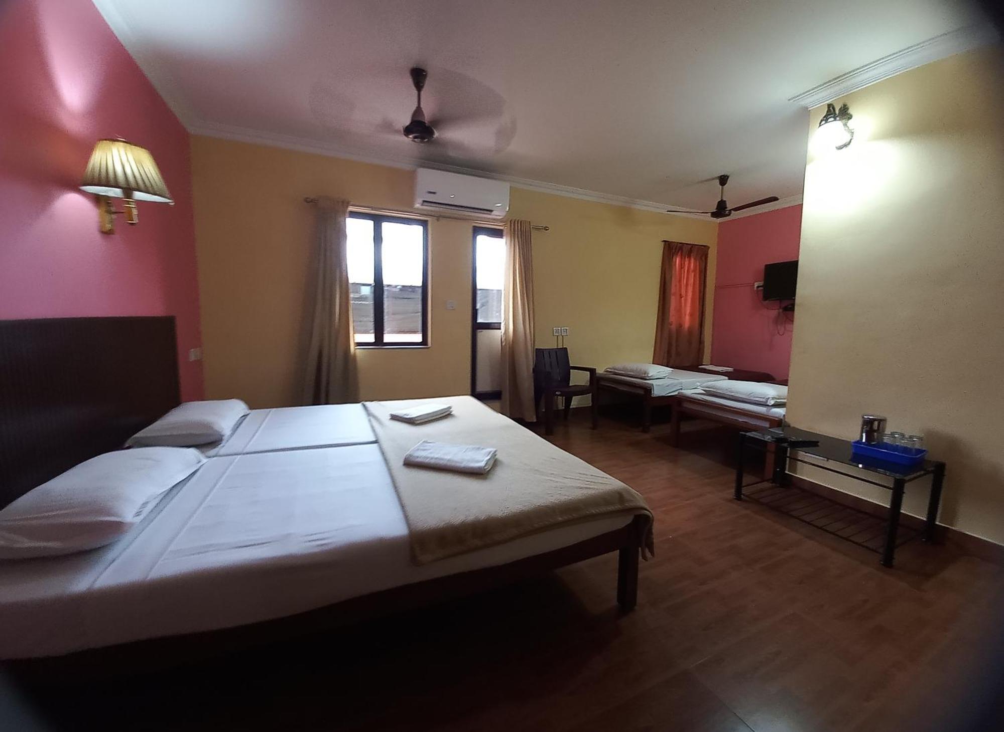 Hotel Srinivas Kochi Exterior photo