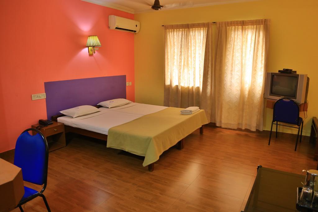 Hotel Srinivas Kochi Exterior photo