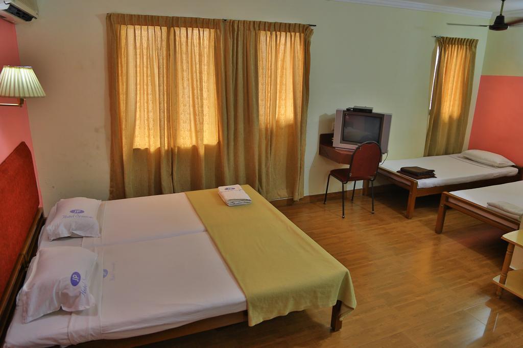 Hotel Srinivas Kochi Exterior photo