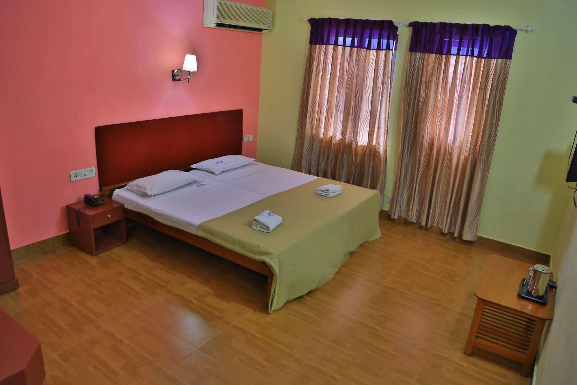 Hotel Srinivas Kochi Exterior photo