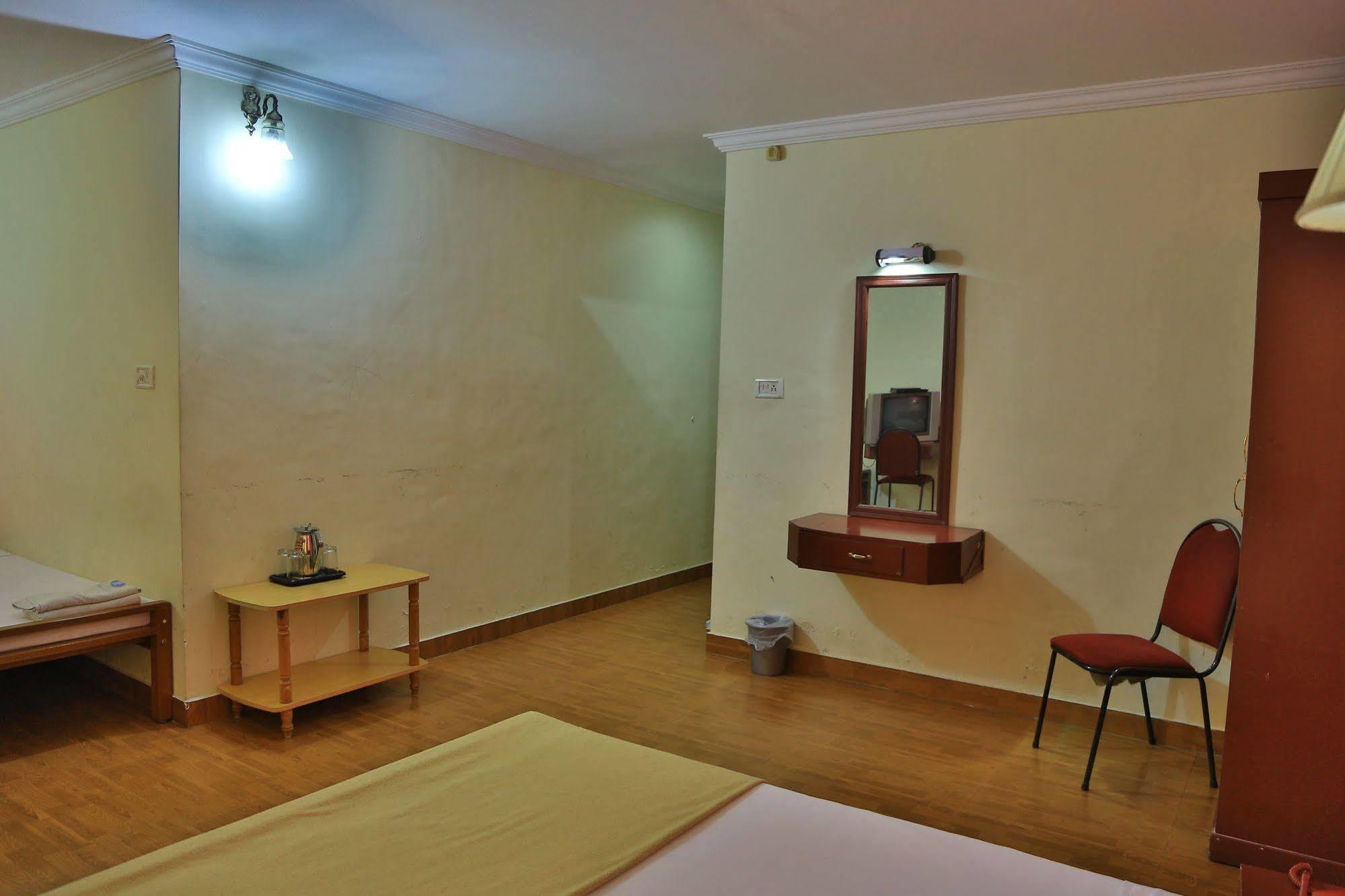 Hotel Srinivas Kochi Exterior photo