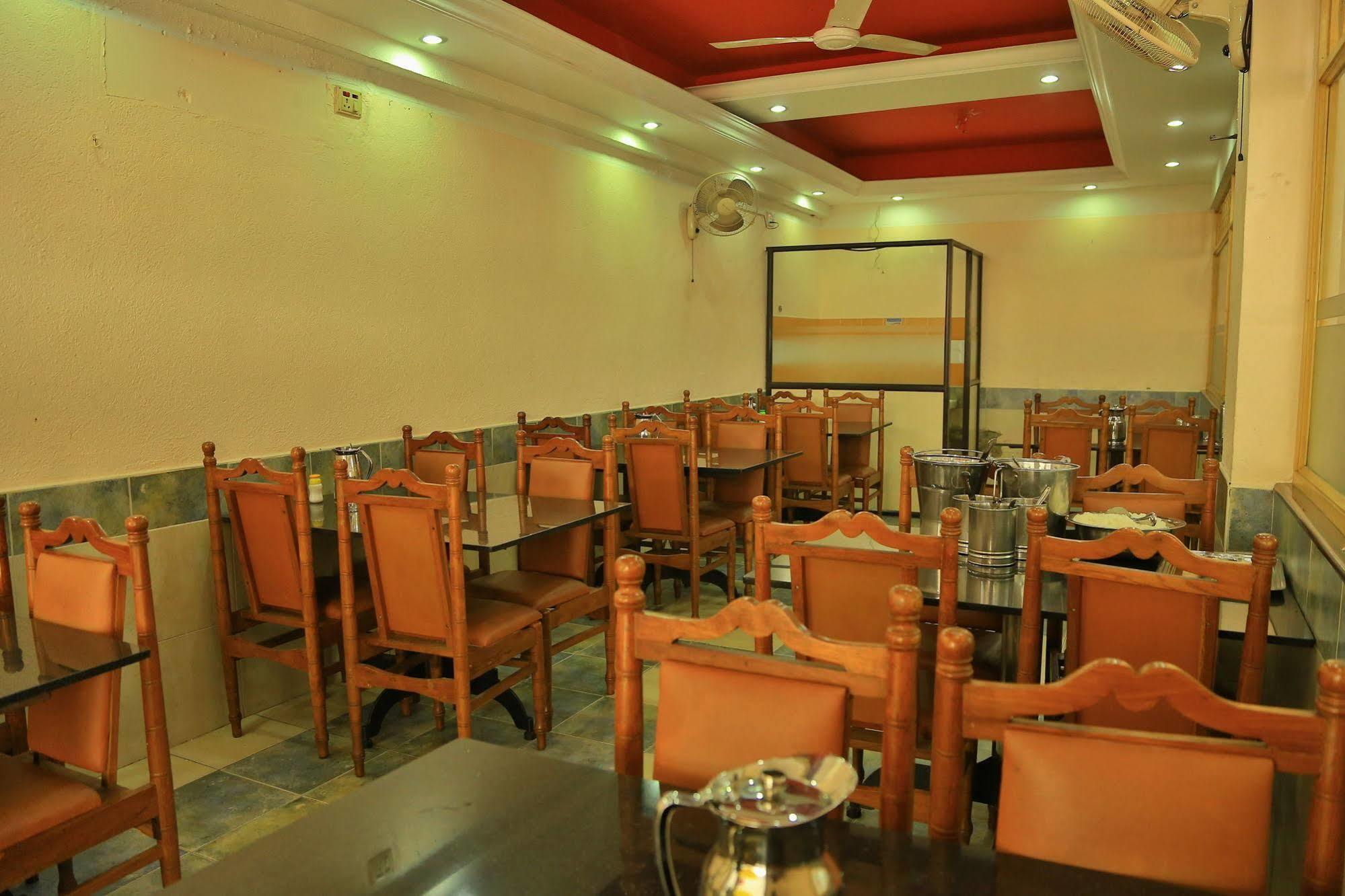 Hotel Srinivas Kochi Exterior photo